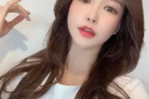 内娱女演员深夜溜进KTV陪酒姿态放低到尘埃 内娱女演员深夜溜进KTV陪酒姿态放低到尘埃