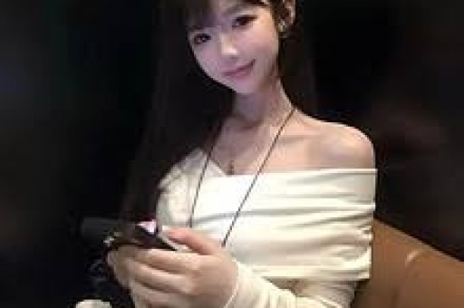 内娱清纯女星偷闯日本拍艳情片被网友当场撞破