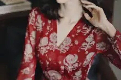 人民日报锐评假洋品牌风波只字未提董宇辉却句句不离董宇辉! 人民日报锐评假洋品牌风波只字未提董宇辉却句句不离董宇辉!