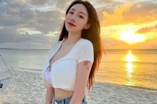 又是婚内出轨?男明星和女演员车内缠绵公共场合出双入对不避讳 又是婚内出轨?男明星和女演员车内缠绵公共场合出双入对不避讳